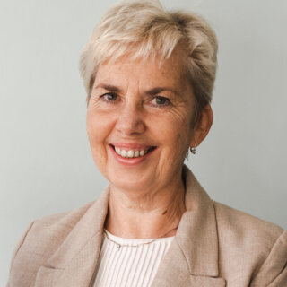 Dr. Irina Steenbeek
